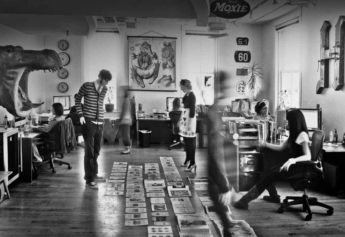 5 Ways to Pump Up Your Office with Print Decor